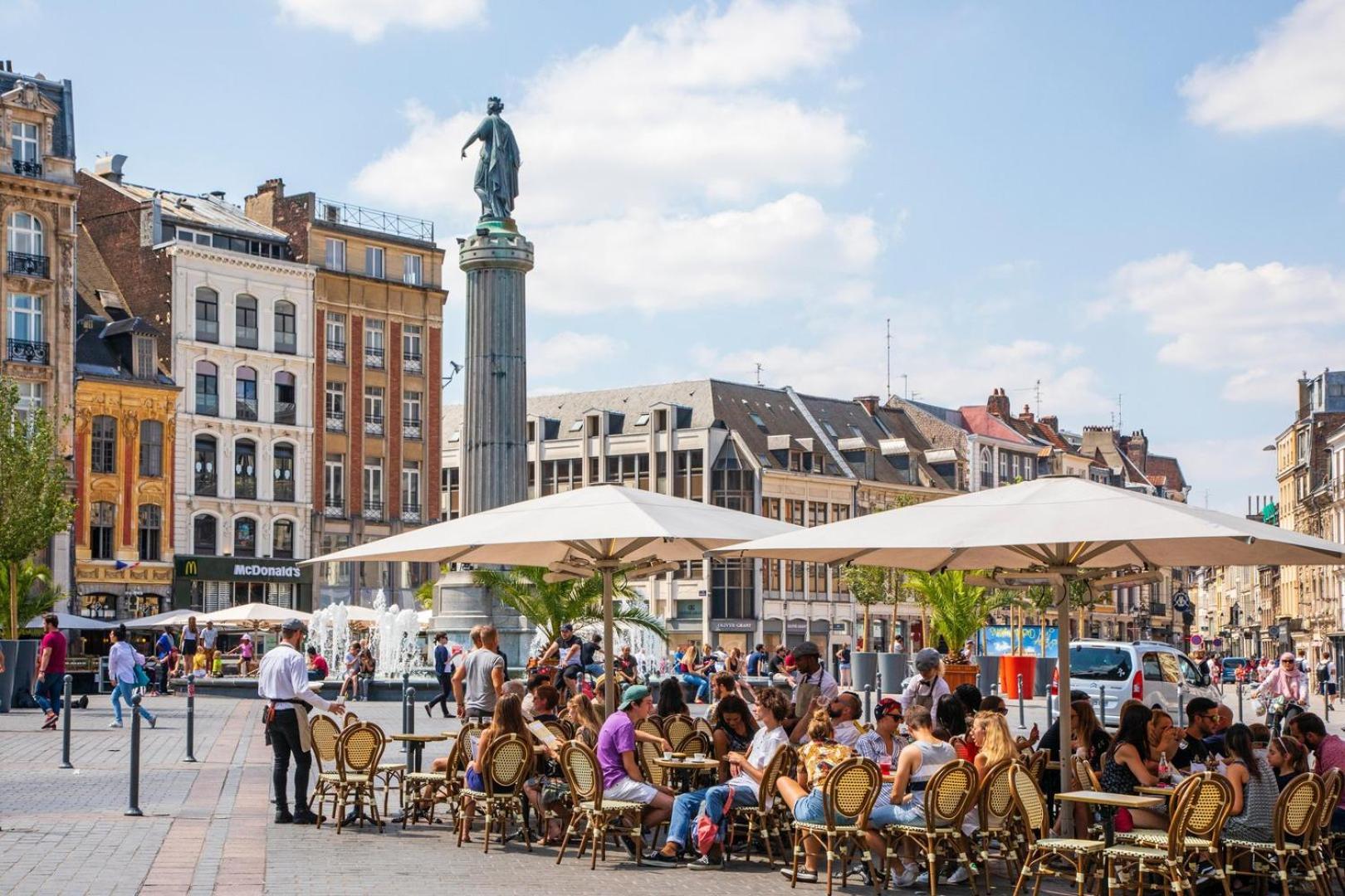 2-bedroom Flat + Private Car Park. Lille